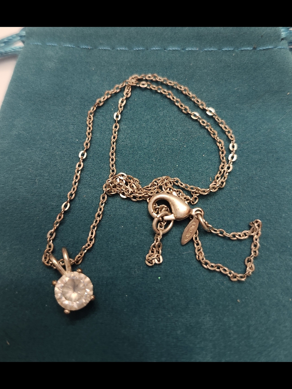 Vintage Avon Classic Round Solitaire Pendant Necklace in Silver Tone Metal - Picture 2 of 2